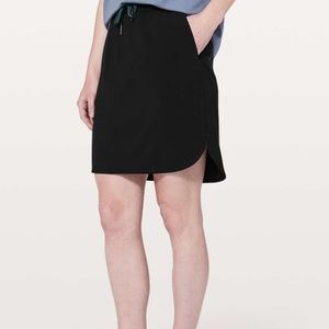 Lululemon On the Fly Skirt Size 8 NWT Black